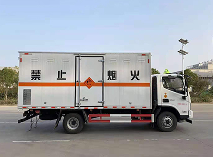佛罗镇爆破器材运输车