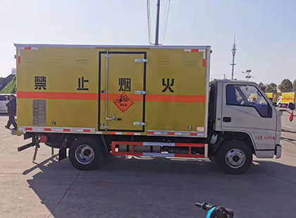 佛罗镇爆破器材运输车